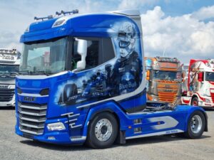 Joker_Trucks_Blue_Bull_2